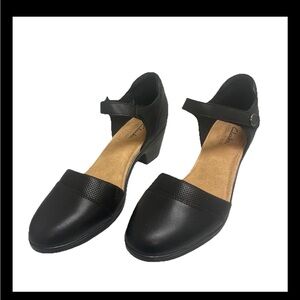 Clarks Women's Emily2 Teagan Black Leather Ankle Strap Heels Mary Jane’s Size 9